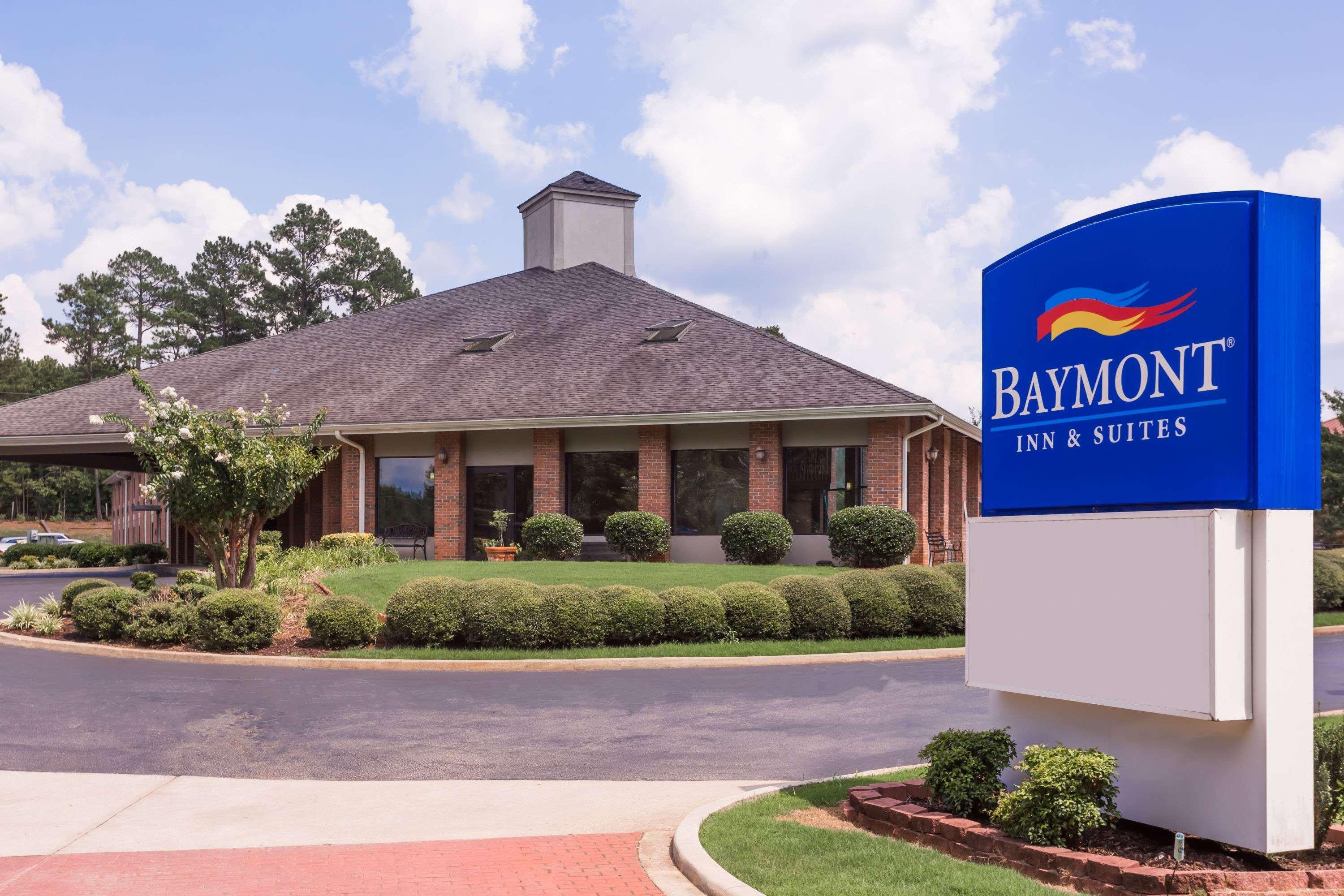 Baymont By Wyndham Lagrange Hotell Eksteriør bilde